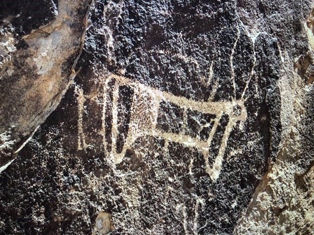 ملف:صورة للنقوش الأثرية التي عثر عليها في جبل اللوز2.jpg