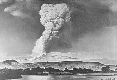 ملف:May 1915 Lassen eruption column.jpg
