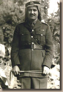 ملف:1948 - Abdallah Al-Tall in uniform.jpg