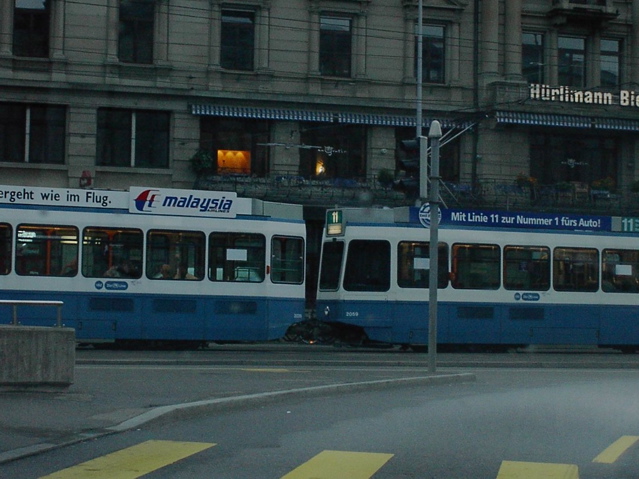 ملف:Trams in Zurich.jpg
