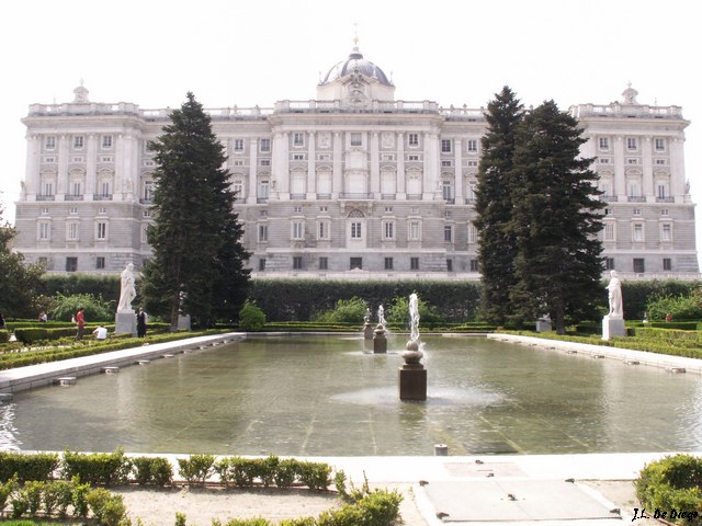 ملف:Palacio Real - Jardines Sabatini 3.jpg