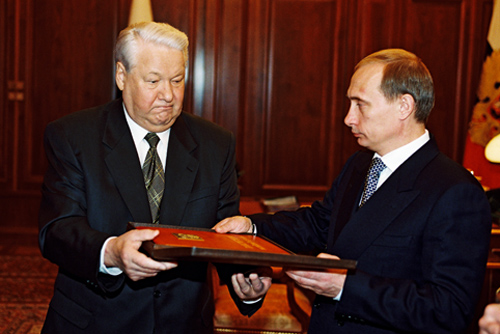 ملف:Vladimir Putin with Boris Yeltsin-2.jpg