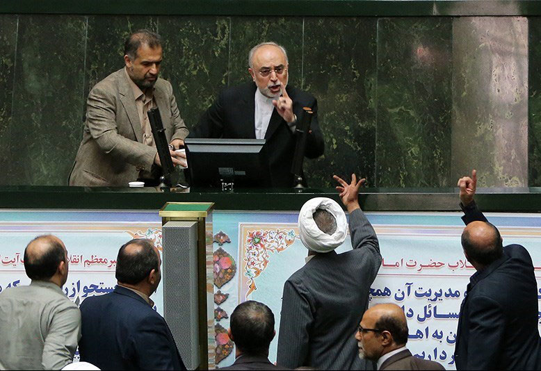 ملف:Protests against JCPOA during Ali Akbar Salehi speech in the Parliament.jpg