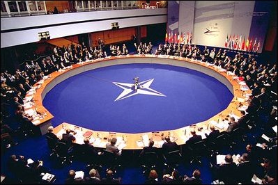ملف:NATO-2002-Summit.jpg