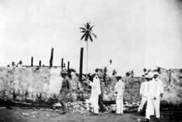 Jacob Smith and staff inspect Balangiga 1901.jpg