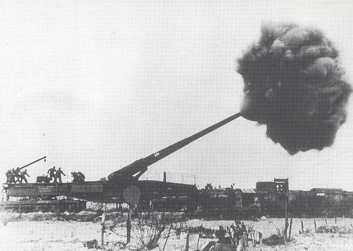 ملف:المدفعية الألمانية تقصف دوفر البريطانية عبر القنال الإنجليزي 1940-08-22.jpg