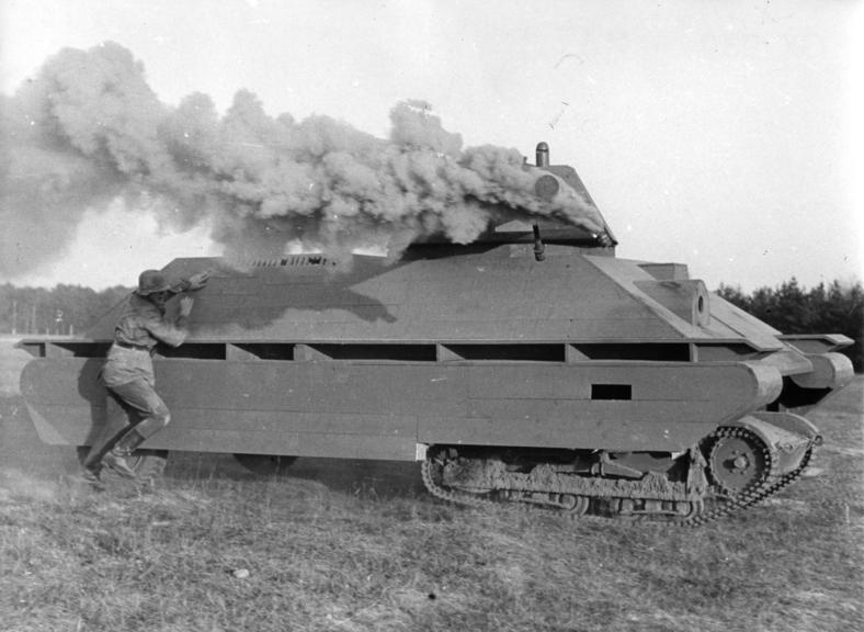 ملف:Bundesarchiv Bild 183-J08362, Übung, Panzer-Nahbekämpfung.jpg