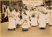 ملف:Suffrage parade-New York City-May 6 1912.jpg