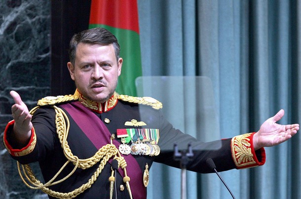 ملف:الملك عبد الله يلقي خطبة في البرلمان الأردني بعمان 28 نوفمبر 2006.jpg