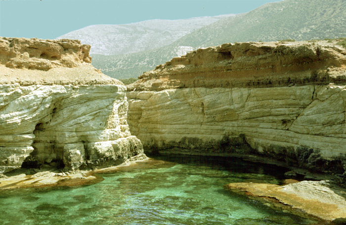 ملف:Mediterranean rocky coast of Lybia.jpg
