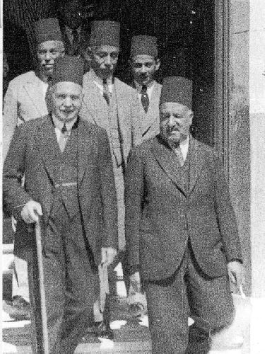 ملف:Talaat Harb Banque Misr 1935.jpg
