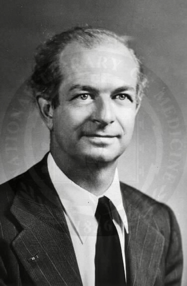 ملف:Linus Pauling NIH.jpg