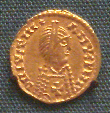 ملف:Spanish Visigothic gold tremisses in the name of emperor Justinian I with cross on breast 7th century.jpg