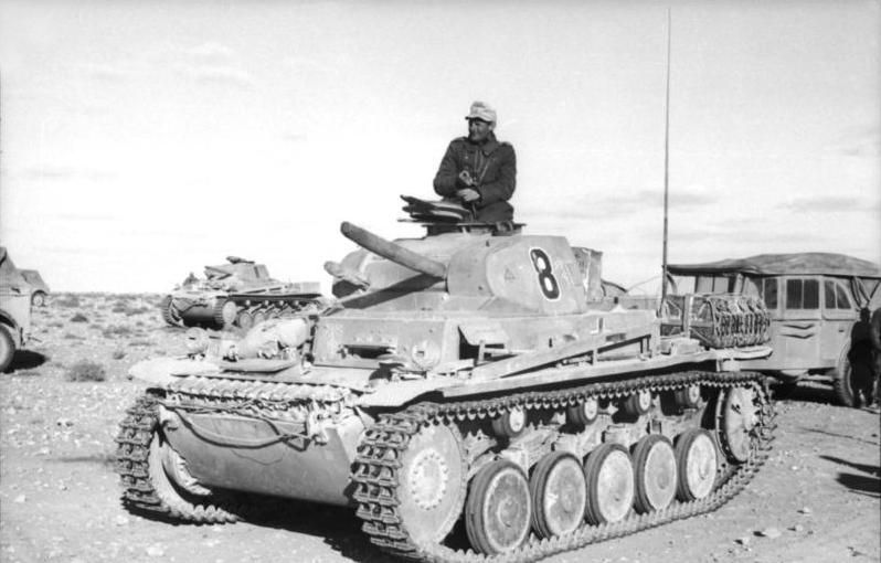 ملف:Bundesarchiv Bild 101I-783-0110-12, Nordafrika, Panzer II, Kraftfahrzeuge.jpg