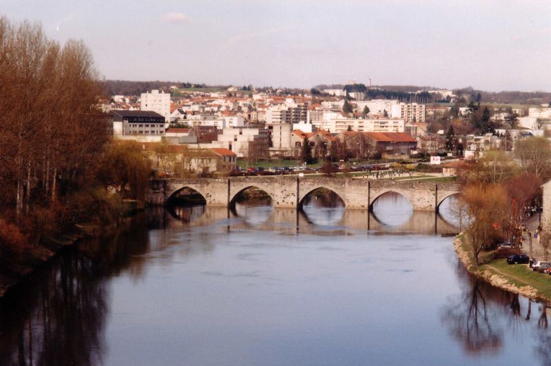 ملف:Limoges bridge Saint Etienne.JPG
