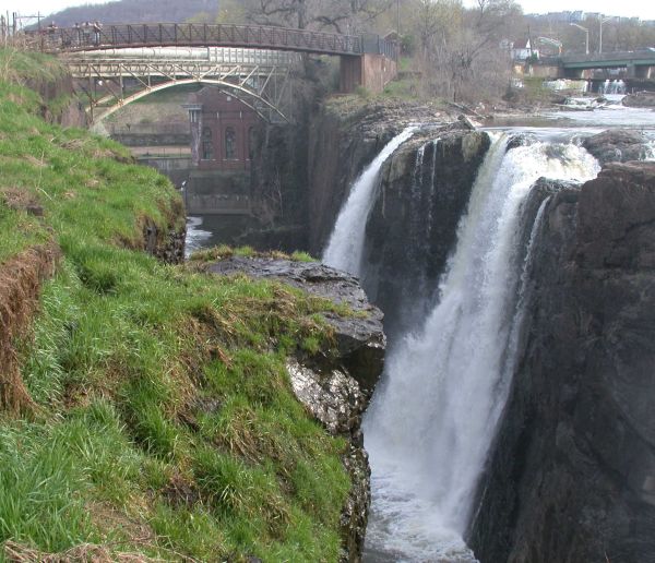 ملف:Great Falls of the Passaic River.jpg