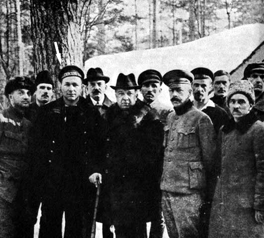 ملف:1921-stepan petrichenko and russian emigrants finland.jpg
