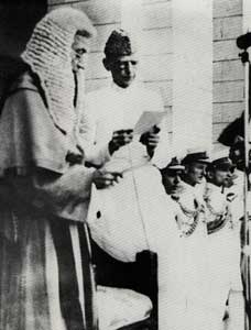 ملف:Jinnah oath ceremony.jpg