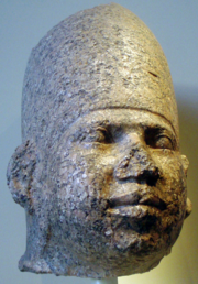 رأس جرانيتية لفرعون من الدولة القديمة, يـُعتقد أنه هوني, يوجد حالياً في متحف بروكلين.