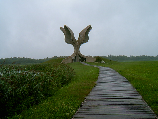 ملف:Jasenovac Memorial Park.JPG