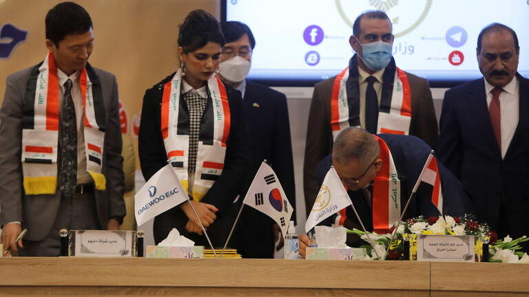 ملف:مراسم توقيع الاتفاقية العراقية الكورية الجنوبية، بغداد، 30 ديسمبر 2021.jpg