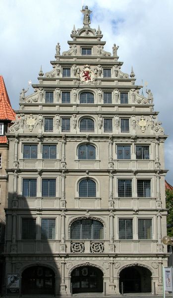 ملف:Braunschweig Brunswick Gewandhaus Ostfassade.jpg