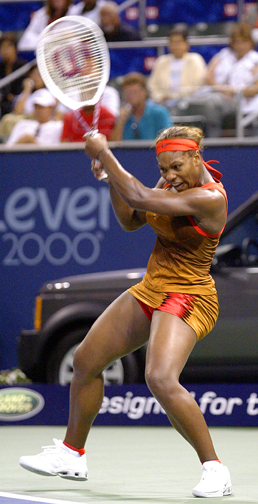 ملف:Serena Williams hits.jpg