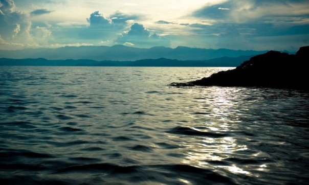 ملف:Lake Kivu.jpg