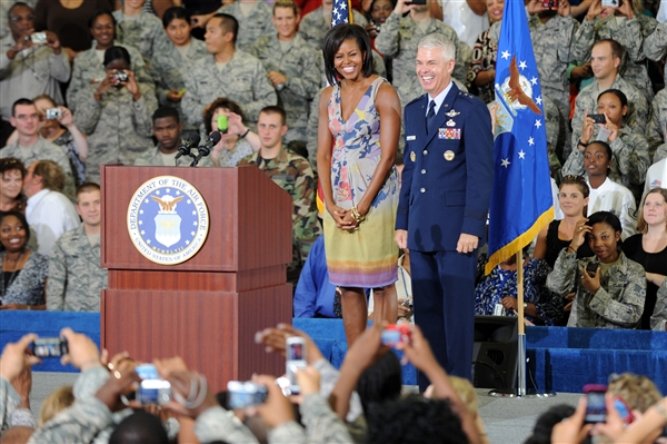 ملف:US Army 53373 First Lady Embarks on Mission to Help Military Families.jpg
