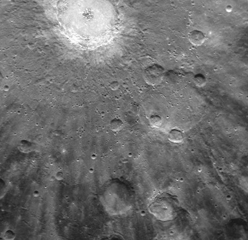 ملف:صورة2 قريبة سطح عطارد التقطتها مركبة الفضاء مسنجر نشرتها ناسا في 14 أبريل 2011.JPG