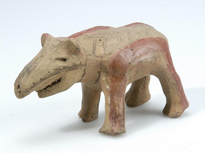 ملف:Tropenmuseum Royal Tropical Institute Objectnumber 7-106 Aardewerken tapir.jpg
