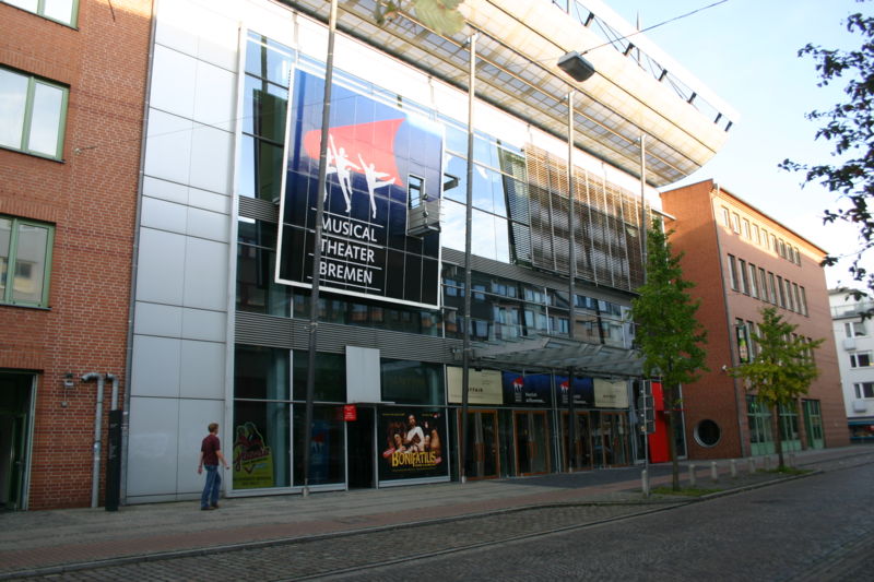 ملف:Musicaltheater Bremen front left.jpg