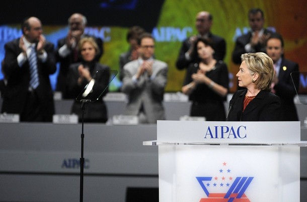 ملف:Hillary Clinton addressing AIPAC 2010-03-22.jpg