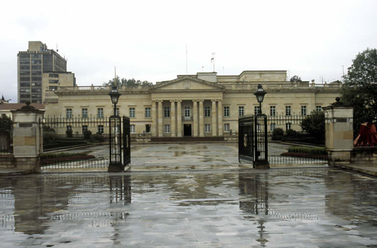 ملف:Casa presidencial de Bogotá.jpg