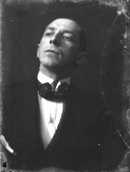 ملف:Umberto Boccioni, portrait photograph.jpg