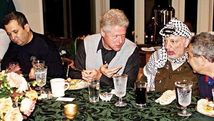 ملف:Ehud-Barak-Bill-Clinton-Yasir-Arafat-and-advisers-during-the-Camp-David-summit-in-2000.jpg