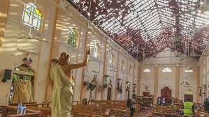 تصغير"صورة من كنيسة القديس سباستيان في أعقاب التفجيرات.