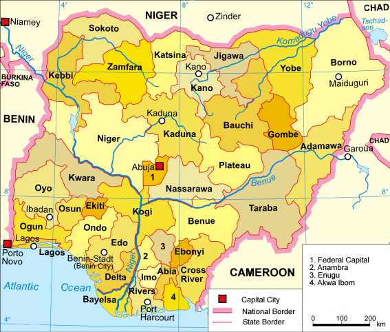 خريطة قابلة للضغط لنيجريا موضح عليها الولايات ال36 ومنطقة العاصمة الاتحادية.