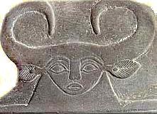ملف:Bat atop Narmer Palette.jpg