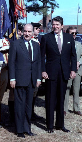 ملف:Reagan Mitterrand 1981.jpg