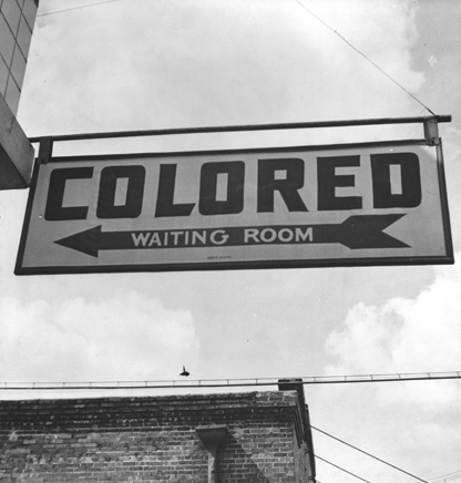 ملف:1943 Colored Waiting Room Sign.jpg