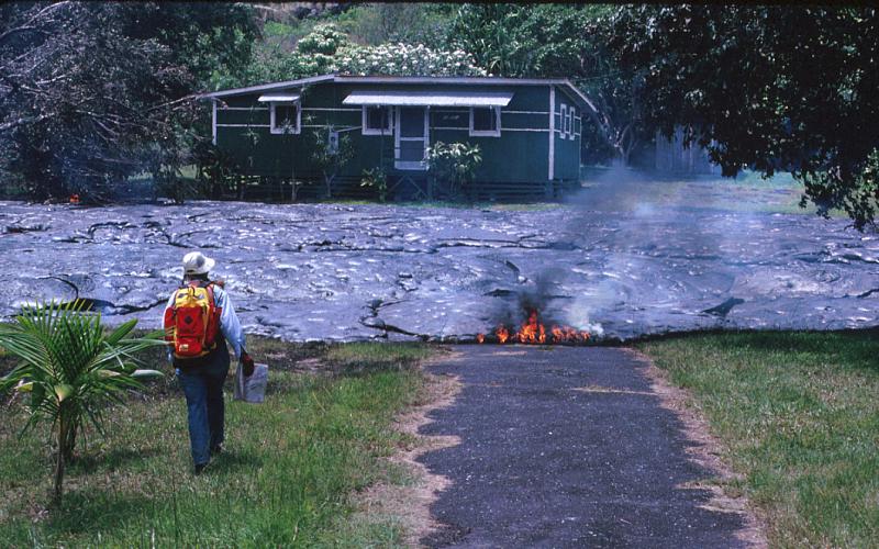 ملف:Kalapana house destroyed by lava.jpg