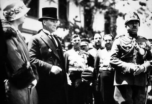 ملف:Atatürk ve Amanullah Han.jpg
