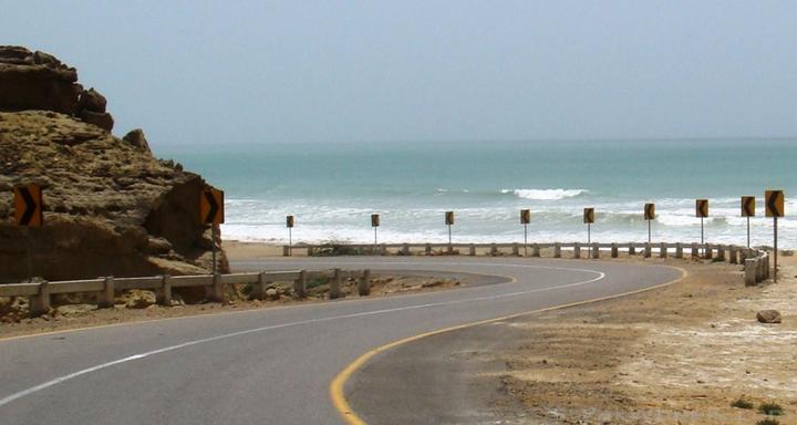 ملف:Makran Coastal Highway. Gwadar-Karachi.jpg