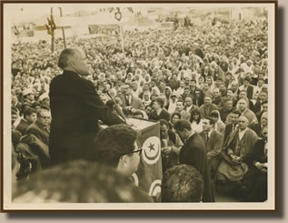 ملف:ا1960 - Bourguiba addressing the population at Sousse.jpg