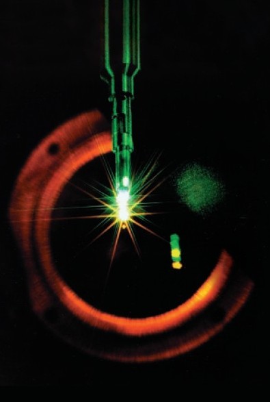 ملف:Fusion target implosion on NOVA laser.jpg