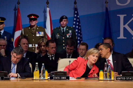 ملف:President Obama, Secretary Clinton and Prime Minister Brown at the 2009 NATO summit.jpg