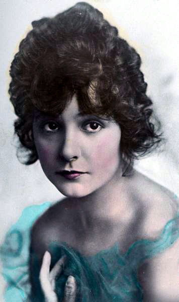 ملف:Norma Talmadge 1920.jpg