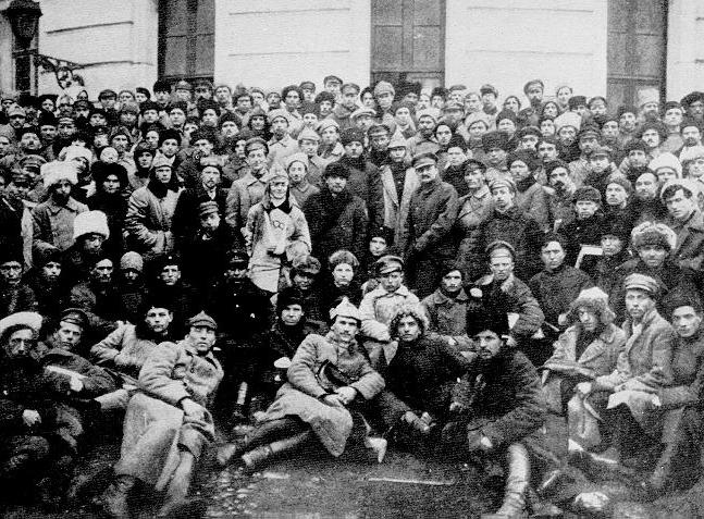 ملف:19210321-lenin voroshilov trotsky and participants liquidation kronstadt uprising in moscow.jpg