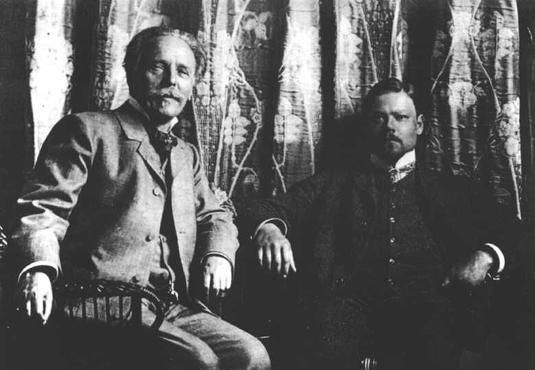 ملف:Karl May with Sascha Schneider, 1904.jpg
